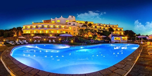 Foto Hotel a Arzachena Porto Cervo di 1000 m² con 70 locali in vendita