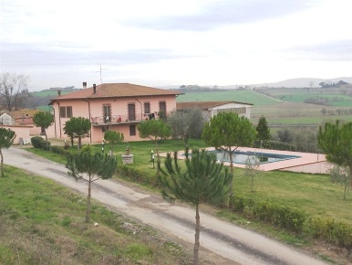 Foto Cessione attività a Cortona Centro di 3000 m² in vendita