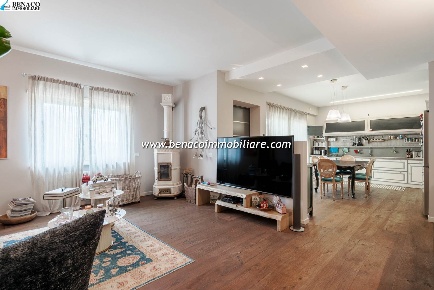 Foto Villa unifamiliare a Caprino Veronese Pesina di 158 m² con 8 locali