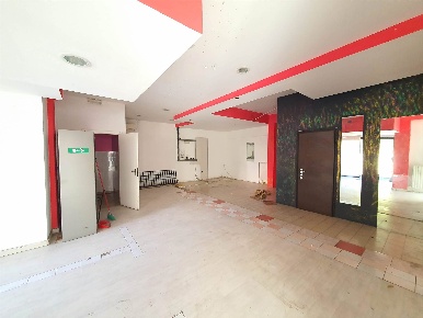 Foto Negozio a Calolziocorte Centro di 130 m² con 3 locali in affitto