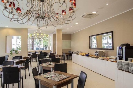 Foto Hotel a Cesenatico di 2500 m² con 58 locali in affitto