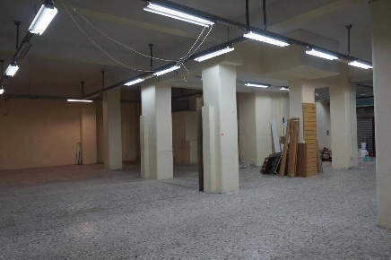 Foto Attività commerciale in Zona Piazza Bilotti, Cosenza Centro di 330 m²