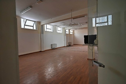 Foto Negozio in Via Cesare Antonelli 11, Putignano di 333 m² con 2 locali