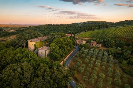 Foto Cessione attività a Radda in Chianti Centro di 2050 m² con 13 locali