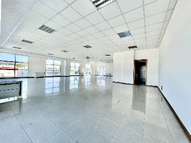 Foto Ufficio in VIA ISEO  16, San Donà di Piave di 260 m² con 1 locali