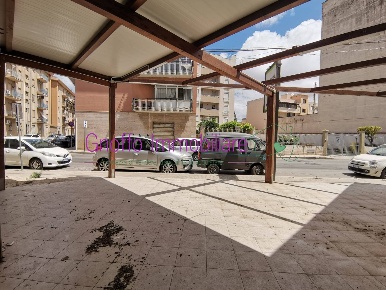 Foto Negozio in Via Salemi 56, Trapani Centro di 80 m² con 2 locali