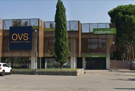 Foto Negozio in Via Cavalieri di Vittorio Veneto, Cernusco Lombardone