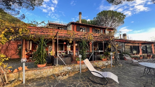 Foto Agriturismo a Roccastrada di 224 m² con 9 locali in vendita