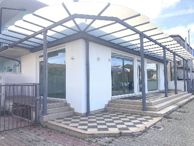 Foto Attività commerciale a Viareggio Torre del Lago di 100 m² con 5 locali