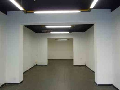 Foto Negozio a Pistoia Sant'Agostino di 80 m² con 2 locali in vendita