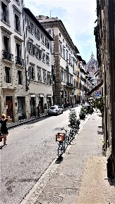 Foto Attività commerciale in via ricasoli, Firenze di 260 m² con 6 locali