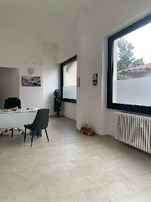 Foto Locale commerciale a Vigevano Corso Novara, Stadio di 55 m² in vendita