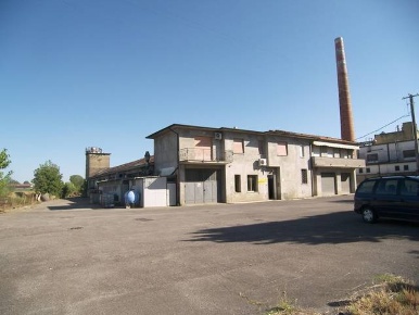 Foto Magazzino a Torrita di Siena Centro di 420 m² con 5 locali in vendita