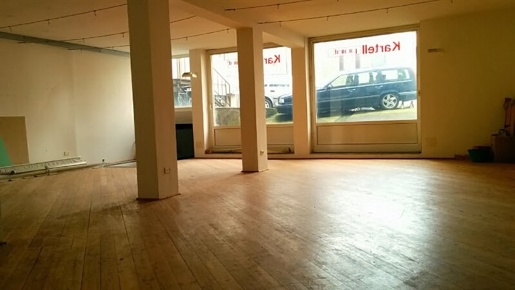 Foto Negozio a Lecco Pescarenico di 680 m² con 5 locali in affitto