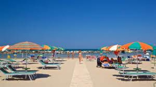 Foto Hotel a Rimini di 1200 m² con 30 locali in vendita