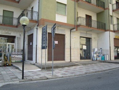 Foto Locale commerciale in CORSO ITALIA 11, Corigliano-Rossano di 100 m²