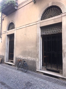 Foto Attività commerciale a Mantova Centro di 115 m² con 2 locali
