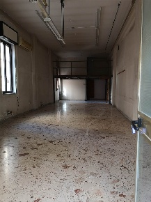 Foto Negozio in Via Trento  14, Salerno Pastena - Pastena Alta di 83 m²