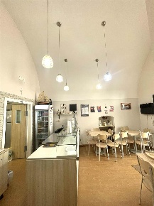 Foto Attività commerciale a Canosa di Puglia Centro di 75 m² con 2 locali