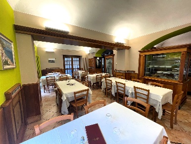 Foto Attività commerciale a Casale Monferrato Centro di 100 m² con 4 locali