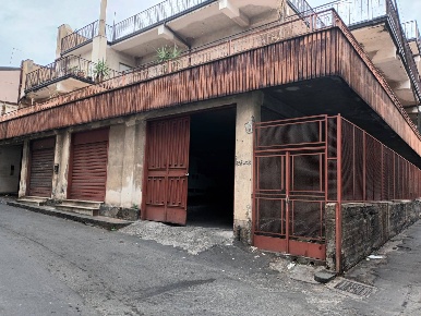 Foto Locale commerciale a Paternò di 250 m² con 1 locali in affitto