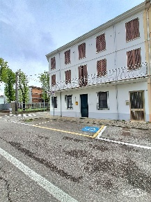 Foto Attività commerciale a Magnacavallo di 50 m² con 2 locali in vendita