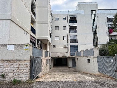 Foto Magazzino a Monopoli di 100 m² con 1 locali in vendita