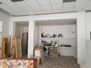 Foto Negozio in Via Petroni, Terni Centro Storico di 140 m² con 2 locali