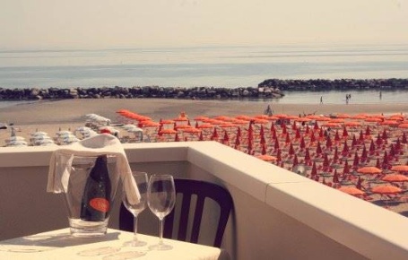 Foto Hotel a Rimini di 1000 m² in vendita