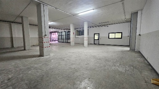 Foto Locale commerciale a Altamura di 794 m² con 7 locali in vendita