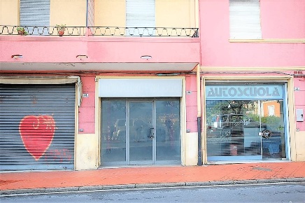 Foto Locale commerciale a Imperia Porto Maurizio di 37 m² con 2 locali