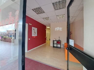 Foto Negozio a Viterbo Villanova - Riello di 103 m² con 3 locali in vendita
