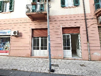 Foto Negozio in Via Francesco Faranda 10, Messina Battisti - Avignone