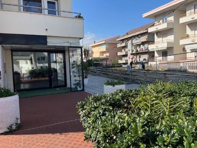 Foto Negozio a Francavilla al Mare Centro di 30 m² con 1 locali in vendita