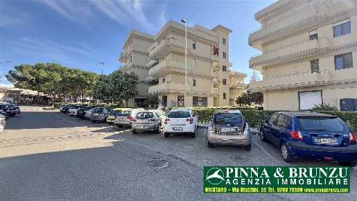 Foto Negozio in Via Busachi  snc, Oristano Centro di 60 m² con 1 locali