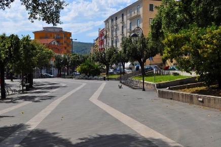 Foto Negozio a Eboli Centro di 100 m² in vendita