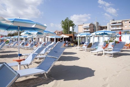 Foto Attività commerciale a Porto San Giorgio di 40 m² con 1 locali