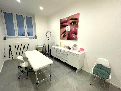 Foto Negozio in Via Balbo 4, Casale Monferrato Centro di 15 m² con 1 locali