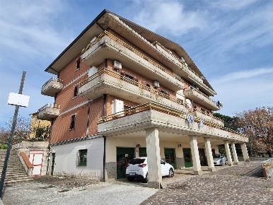 Foto Negozio in Via Luigi della Porta, Montemiletto Montaperto di 90 m²