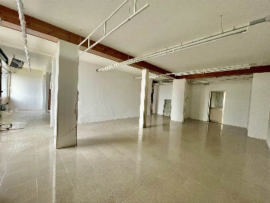 Foto Negozio in VIA CAVANELLA, Concordia Sagittaria Centro di 153 m²