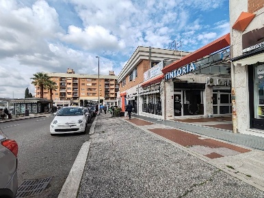 Foto Negozio in Via Menichella  158, Roma San Basilio di 65 m² con 1 locali