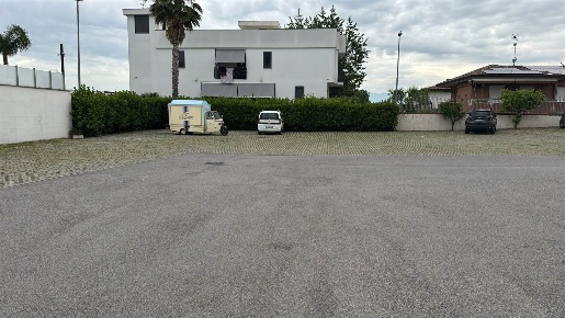 Foto Attività commerciale in via Pomigliano, Sant'Anastasia di 140 m²