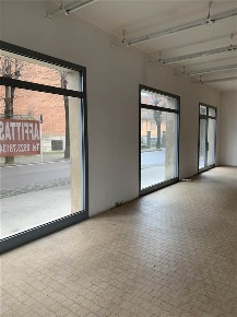 Foto Negozio a Rottofreno Centro di 80 m² con 1 locali in affitto