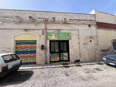 Foto Negozio a Valenzano di 180 m² con 2 locali in vendita