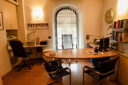 Foto Ufficio a Siena Fuori Porta Pispini di 323 m² con 17 locali in vendita