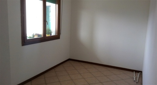 Foto Ufficio a Borgo San Lorenzo Centro di 80 m² con 5 locali in affitto