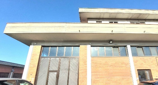 Foto Capannone industriale a Carmignano Seano di 560 m² con 7 locali