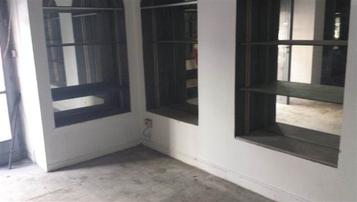 Foto Negozio a Livorno Zola - Galilei di 100 m² con 3 locali in vendita