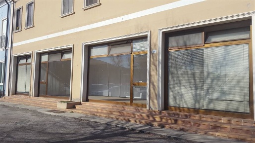 Foto Negozio in via roma, Lozzo Atestino Centro di 150 m² con 1 locali