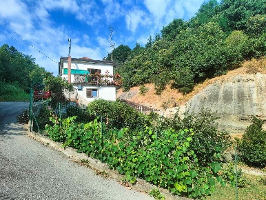 Foto Casa indipendente a Cairo Montenotte Centro di 120 m² con 5 locali